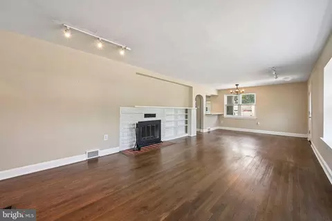 Living - 83 Johnson Ave, Runnemede, NJ 08078 photo 3 of 5