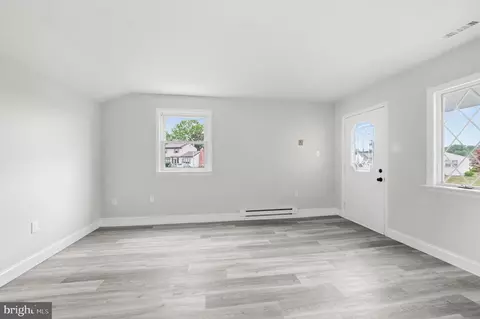Living - 5 Jefferson Dr, Clementon, NJ 08021 photo 5 of 5