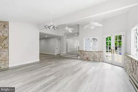 Living - 5 Jefferson Dr, Clementon, NJ 08021 photo 4 of 5