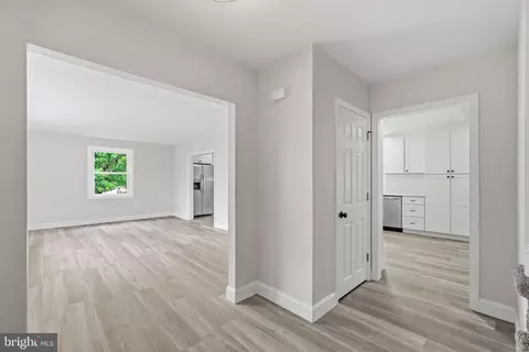 Entry Way - 5 Jefferson Dr, Clementon, NJ 08021 photo 2 of 6
