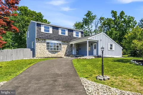 Exterior - 5 Jefferson Dr, Clementon, NJ 08021 photo 2 of 10