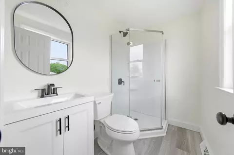 Bath - 5 Jefferson Dr, Clementon, NJ 08021 photo 3 of 3