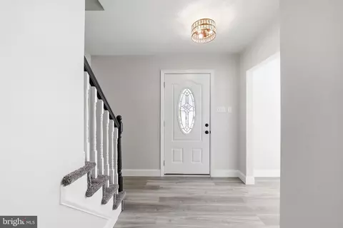 Entry Way - 5 Jefferson Dr, Clementon, NJ 08021 photo 1 of 6