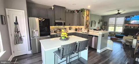 70 Village Green Ln, Sicklerville, NJ 08081
