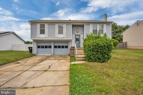 11 Decatur Ln, Sicklerville, NJ 08081