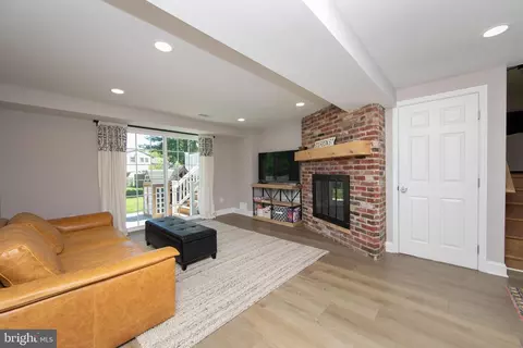 Living - 507 Howard Rd, Cherry Hill, NJ 08034 photo 4 of 5