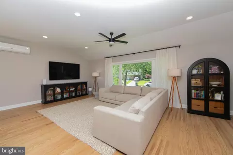 Living - 507 Howard Rd, Cherry Hill, NJ 08034 photo 2 of 5