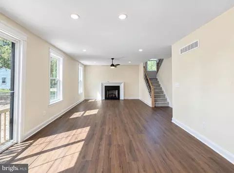 Living - 855 Little Gloucester Rd, Clementon, NJ 08021 photo 2 of 4