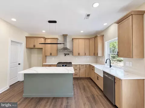 Kitchen - 855 Little Gloucester Rd, Clementon, NJ 08021 photo 1 of 3