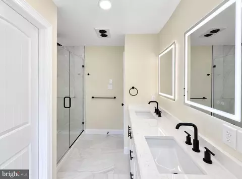 Bath - 855 Little Gloucester Rd, Clementon, NJ 08021 photo 3 of 6