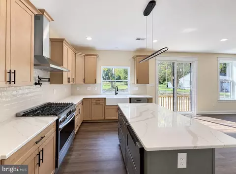 Kitchen - 855 Little Gloucester Rd, Clementon, NJ 08021 photo 2 of 3
