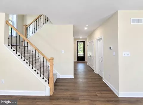 Entry Way - 855 Little Gloucester Rd, Clementon, NJ 08021 photo 2 of 12