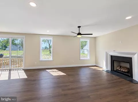 Living - 855 Little Gloucester Rd, Clementon, NJ 08021 photo 3 of 4