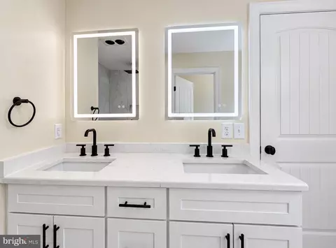 Bath - 855 Little Gloucester Rd, Clementon, NJ 08021 photo 5 of 6