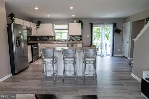 Entry Way - 165 Ciseley Dr, Sicklerville, NJ 08081 photo 5 of 6