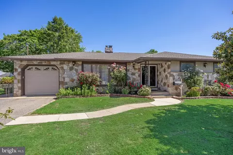 204 Nicholson Rd, Mount Ephraim, NJ 08059