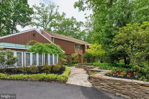 102 N Box Hill Dr, Cherry Hill, NJ 08003