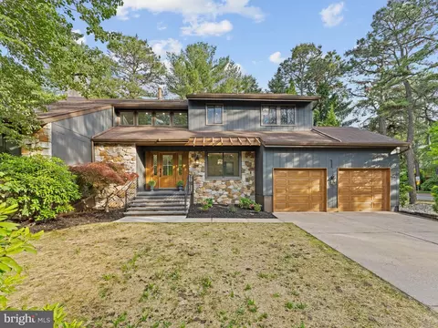 1 Bronwood Dr, Voorhees, NJ 08043