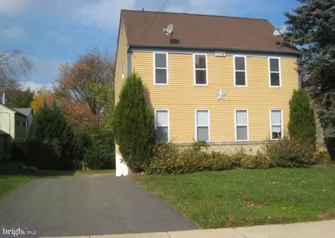 37 W Lakeview Ave, Oaklyn, NJ 08107