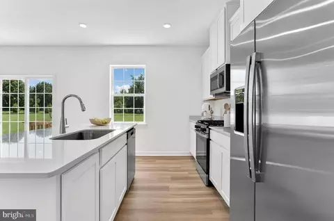 17 Handbell Ln, Sicklerville, NJ 08081