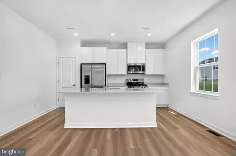 4 Handbell Ln, Sicklerville, NJ 08081