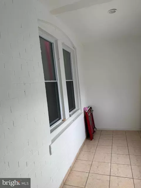 1056 Everett St, Camden, NJ 08104