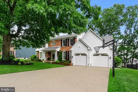 28 Regan Ln, Voorhees, NJ 08043