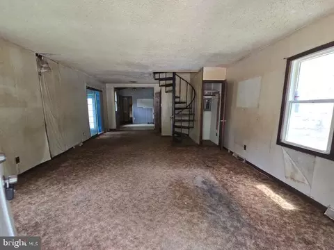 Living - 239 Garfield Ave, Clementon, NJ 08021 photo 1 of 2