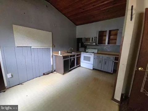 Entry Way - 239 Garfield Ave, Clementon, NJ 08021 photo 2 of 3