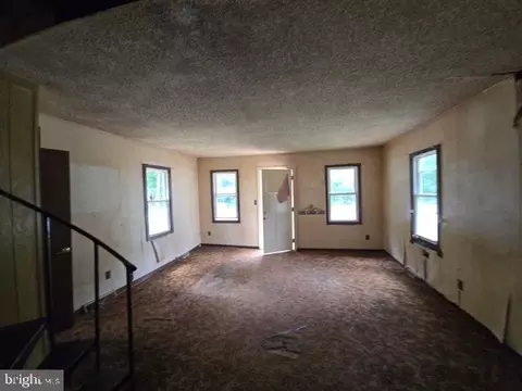 Living - 239 Garfield Ave, Clementon, NJ 08021 photo 2 of 2