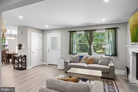 62 Higgins Ave, Clementon, NJ 08021