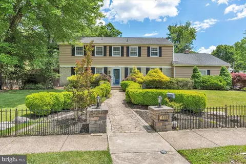 1900 Cardinal Lake Dr, Cherry Hill, NJ 08003