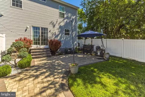 Exterior - 28 Smith Ln, Runnemede, NJ 08078 photo 3 of 5