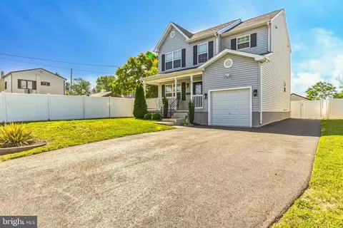 Exterior - 28 Smith Ln, Runnemede, NJ 08078 photo 2 of 5