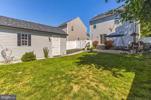 Exterior - 28 Smith Ln, Runnemede, NJ 08078 photo 4 of 5