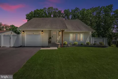 10 Edgeview Ln, Sicklerville, NJ 08081