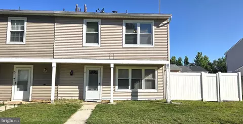 4 Lyons Ct, Sicklerville, NJ 08081