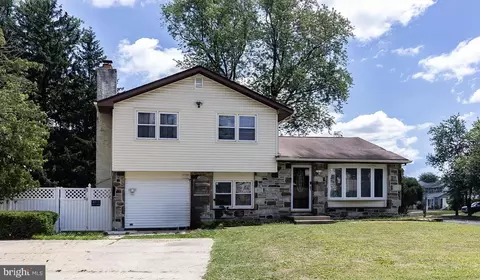 109 Surrey Rd, Voorhees, NJ 08043