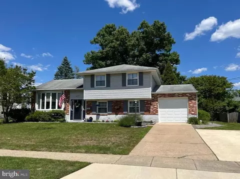 17 Timber Creek Rd, Stratford, NJ 08084