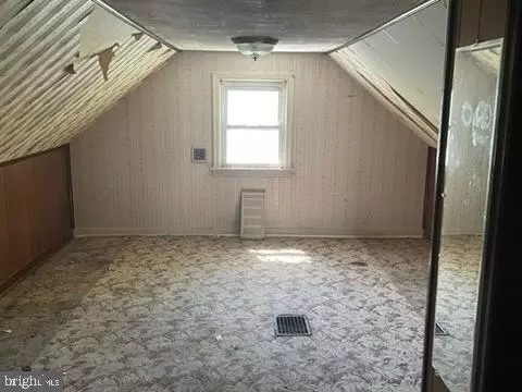 Bedroom - 31 E 10th Ave, Runnemede, NJ 08078 photo 2 of 2