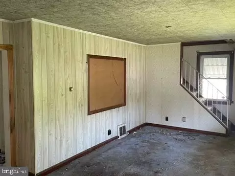 Living - 31 E 10th Ave, Runnemede, NJ 08078 photo 2 of 2