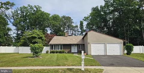 18 Edgeview Ln, Sicklerville, NJ 08081
