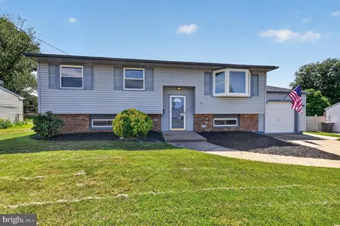 211 Hobart Dr, Clementon, NJ 08021