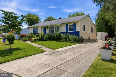 509 Oak Dr, Somerdale, NJ 08083