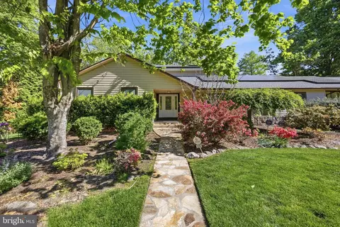 510 Gatewood Rd, Cherry Hill, NJ 08003