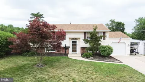 8 Craig Dr, Clementon, NJ 08021