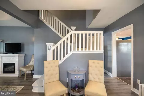 Entry Way - 39 E 2nd Ave, Runnemede, NJ 08078 photo 2 of 4