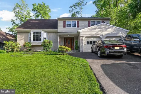 318 Hialeah Dr, Cherry Hill, NJ 08002