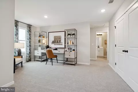 Entry Way - 4 Silverbell Ave, Berlin, NJ 08009 photo 4 of 16