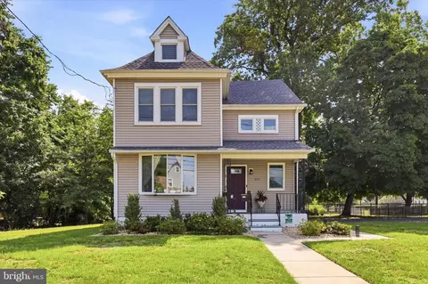 303 N Warwick Rd, Magnolia, NJ 08049